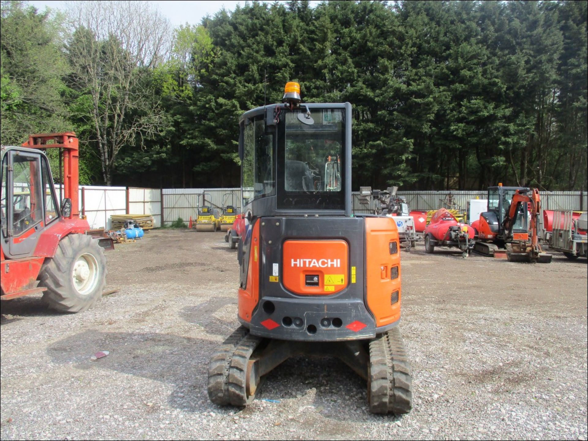 HITACHI ZAXIS 33U C/W 3 BKTS, QH, PIPED, 2014, 2351 HRS SHOWING - Image 4 of 8