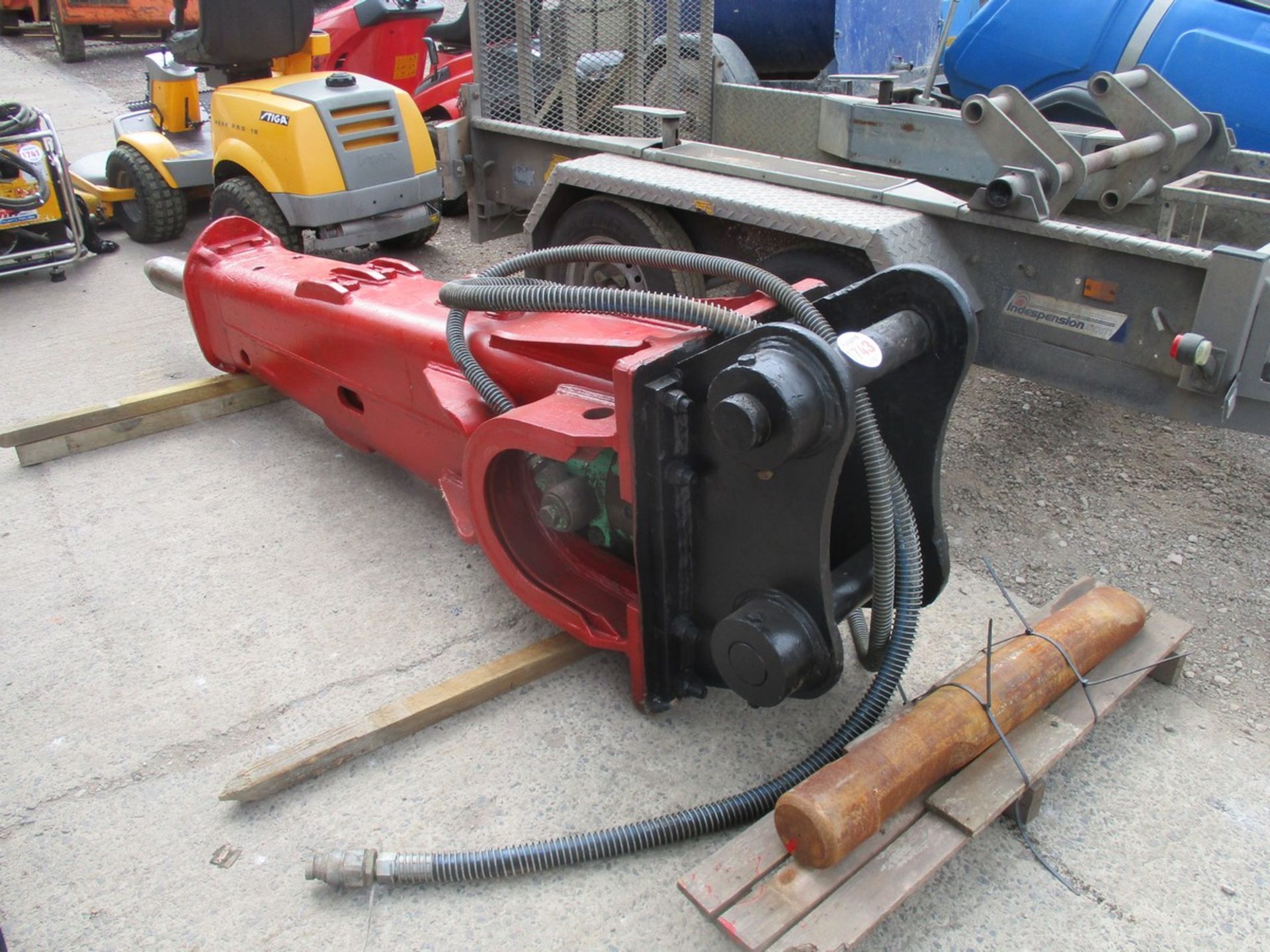 MONTABERT HYDRAULIC BREAKER TO FIT 20TON-30TON,80MM PINS WITH SPARE CHISEL