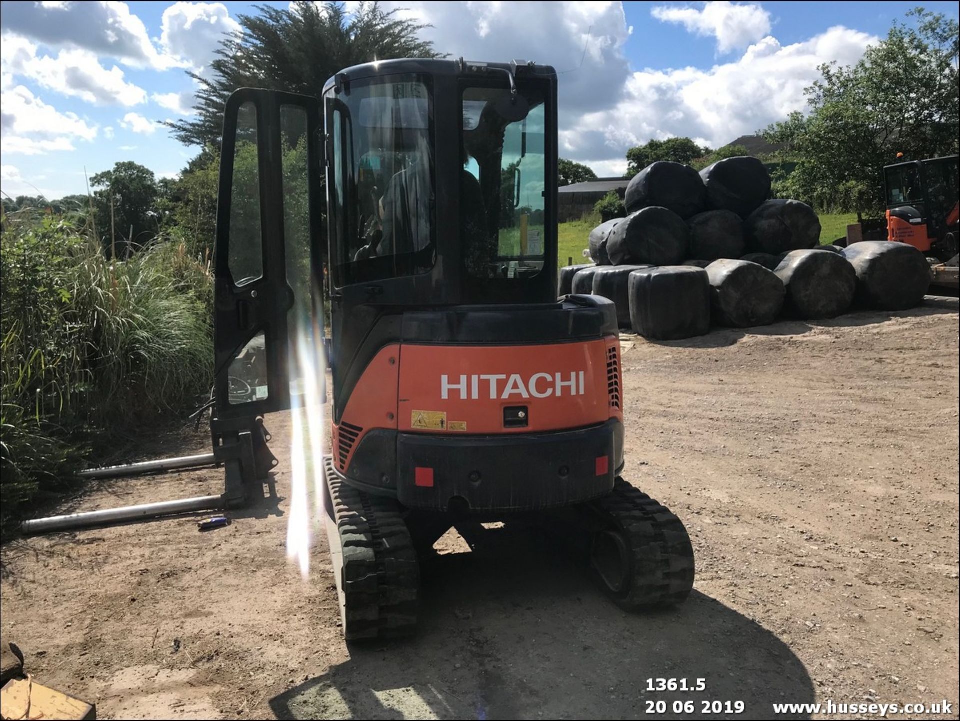 HITACHI ZX29U-3CLR MINIDIGGER 2010 4725 hrs c/w 4 buckets - Image 4 of 15