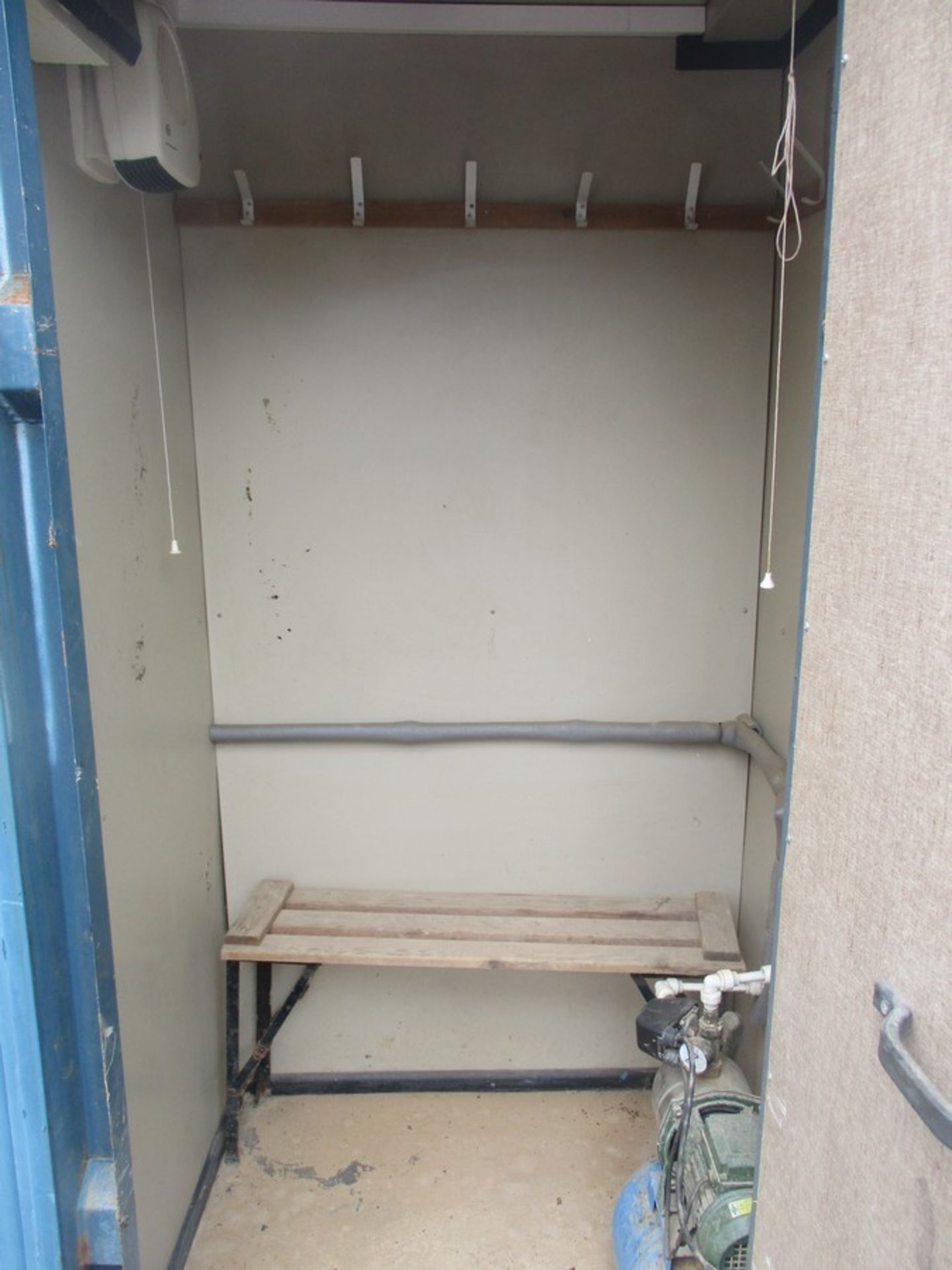 PLUG & GO WELFARE CABIN WITH DRYING ROOM & TOILET - Image 4 of 5