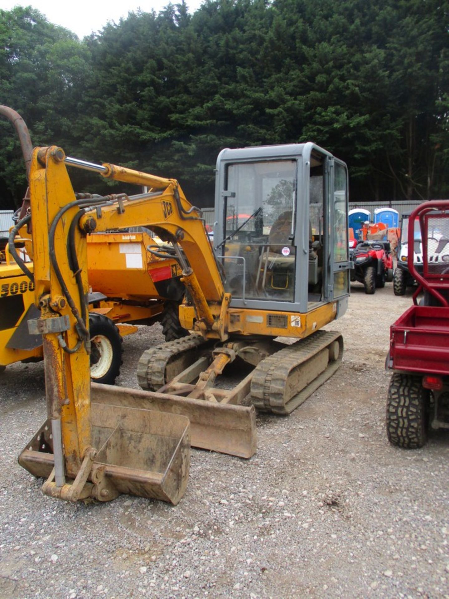 JCB 803 DIGGER 7311HRS RUNS DRIVES DIGS C/W KEY