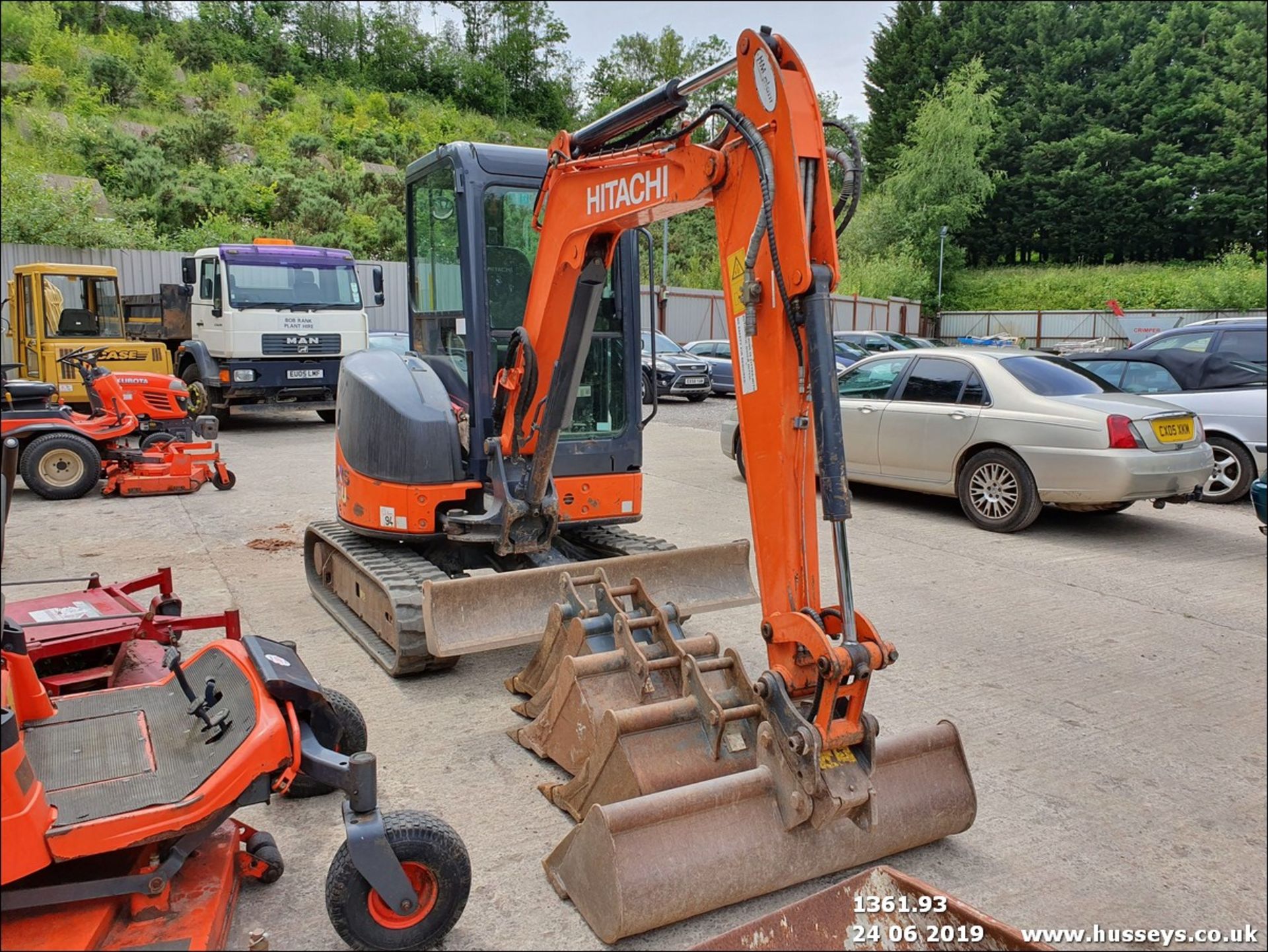 HITACHI ZX29U-3CLR MINIDIGGER 2010 4725 hrs c/w 4 buckets - Image 13 of 15