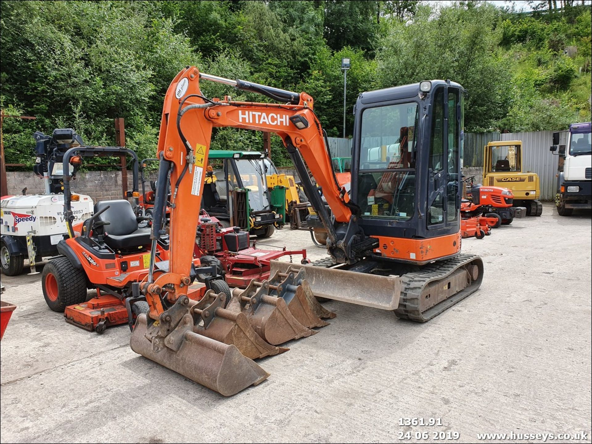 HITACHI ZX29U-3CLR MINIDIGGER 2010 4725 hrs c/w 4 buckets - Image 15 of 15