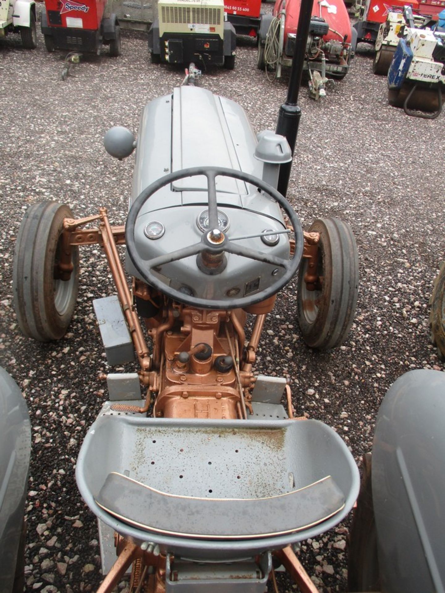 FERGUSON FE35 4 CYLINDER TRACTOR 0133HRS 686 YUL C/W V5, 1ST REG DEC 1957 STARTS RUNS DRIVES - Image 5 of 7