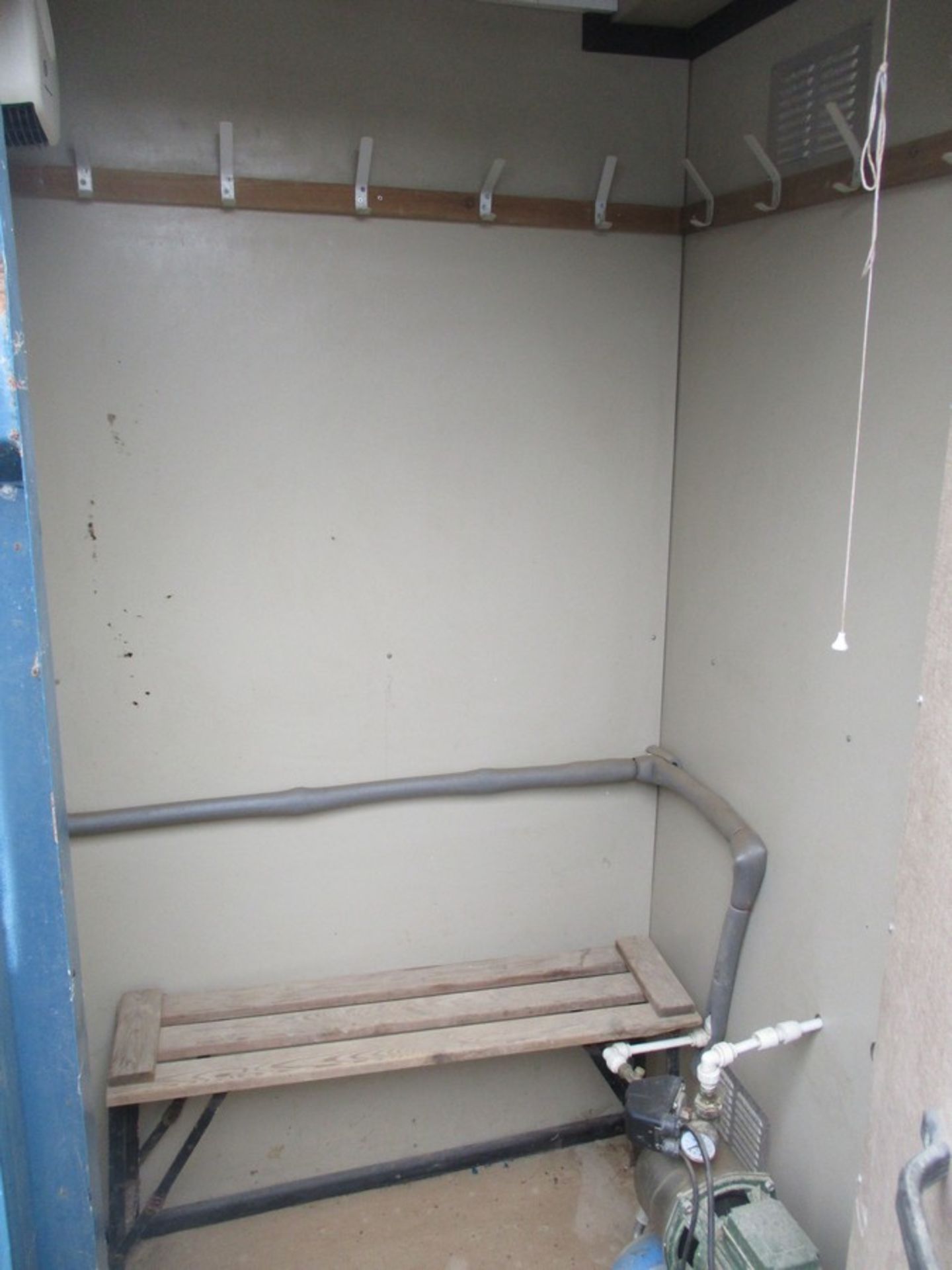 PLUG & GO WELFARE SITE CABIN C/W DRYING ROOM & TOILET - Image 3 of 4