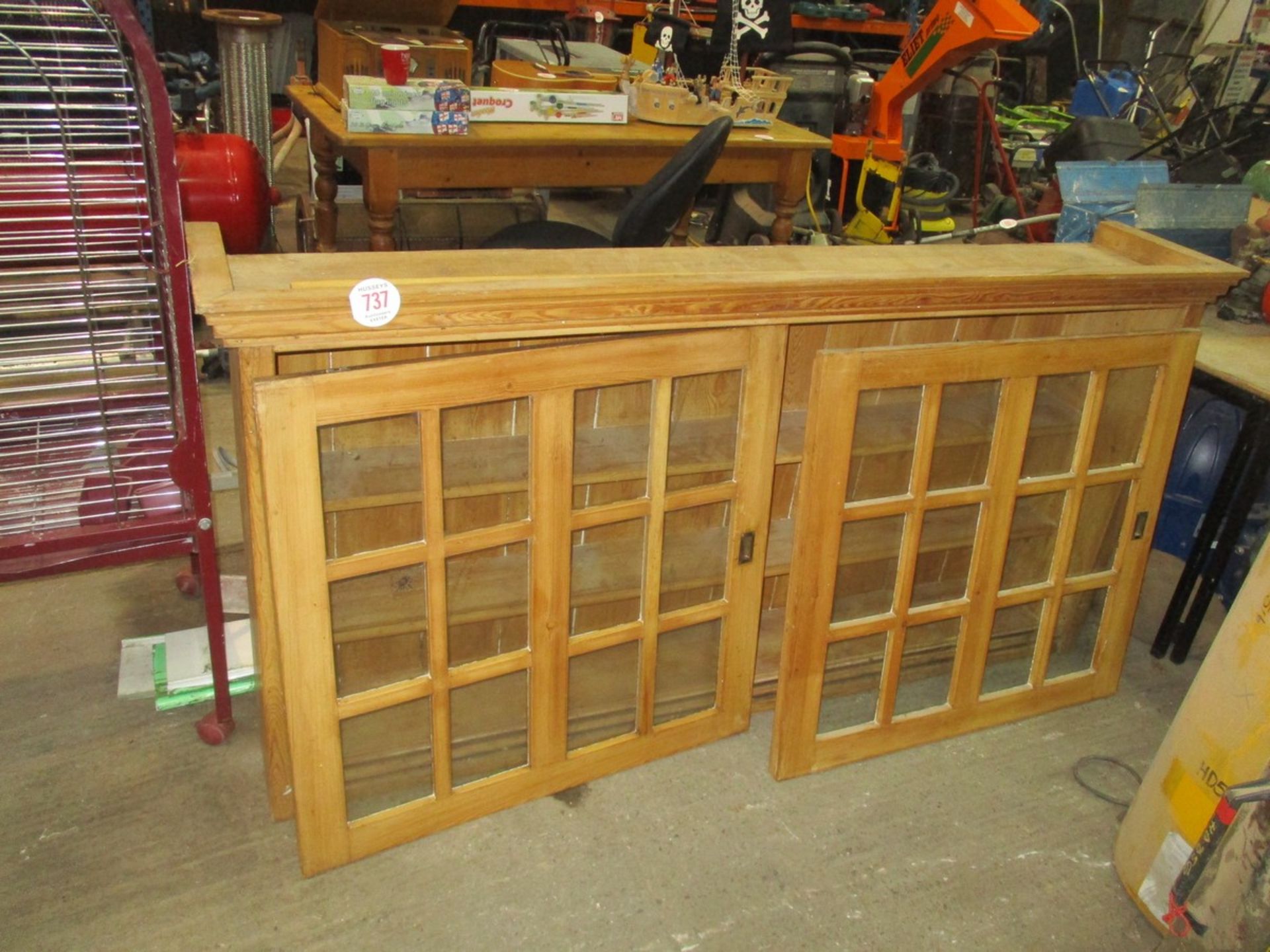 PINE WOODEN WALL DISPLAY UNIT C/W PR OF SLIDING GLAZED DOORS 76X14.5X38.5 HIGH (INCHES) - Image 2 of 2