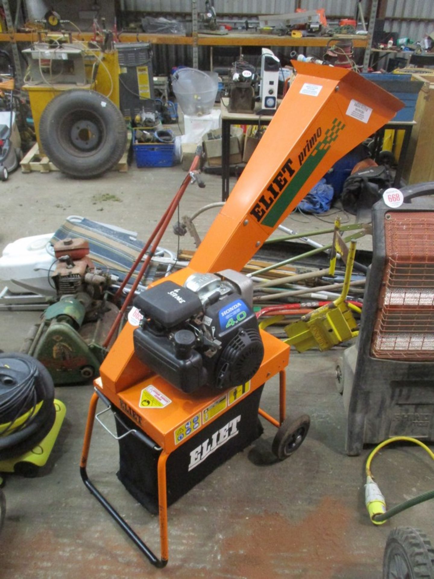 ELIET CHIPPER SHREDDER WITH HONDA 4 STROKE ENGINE. RUNS AND SHREDS - Image 2 of 2