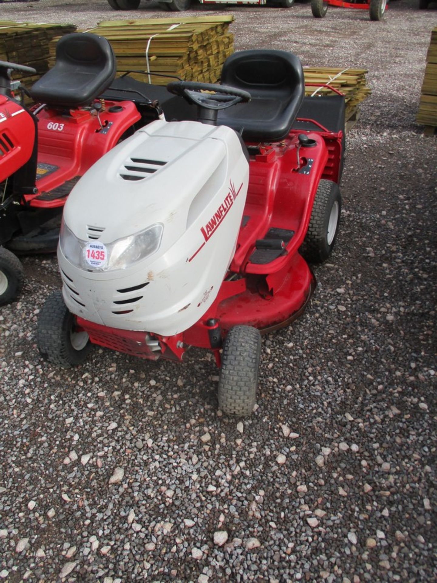 LAWNFLITE RIDE ON MOWER C/W COLLECTOR