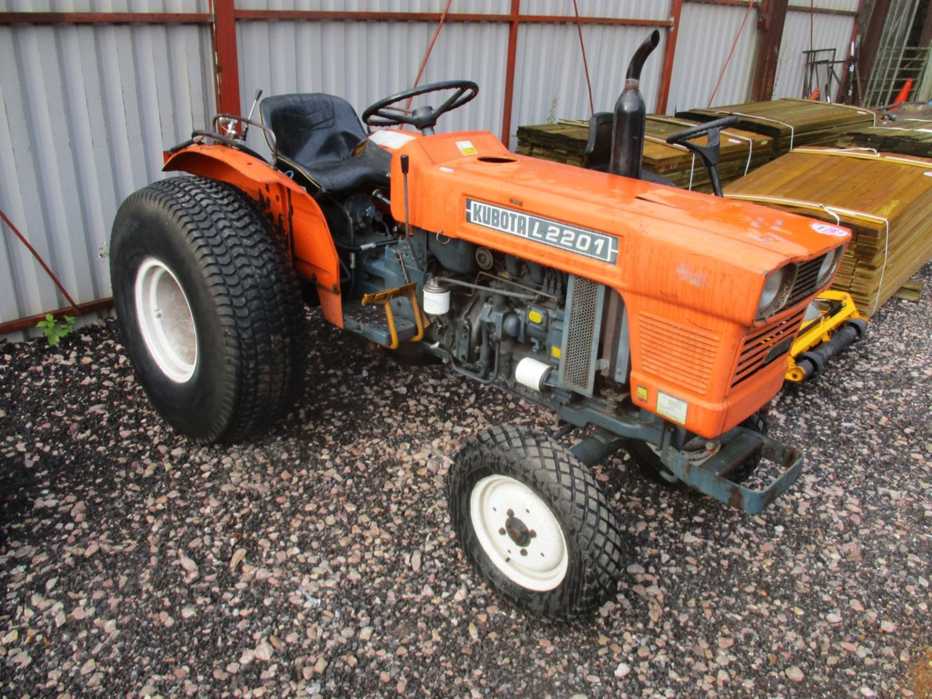KUBOTA L2201 COMPACT TRACTOR (1100HRS) - Image 2 of 5