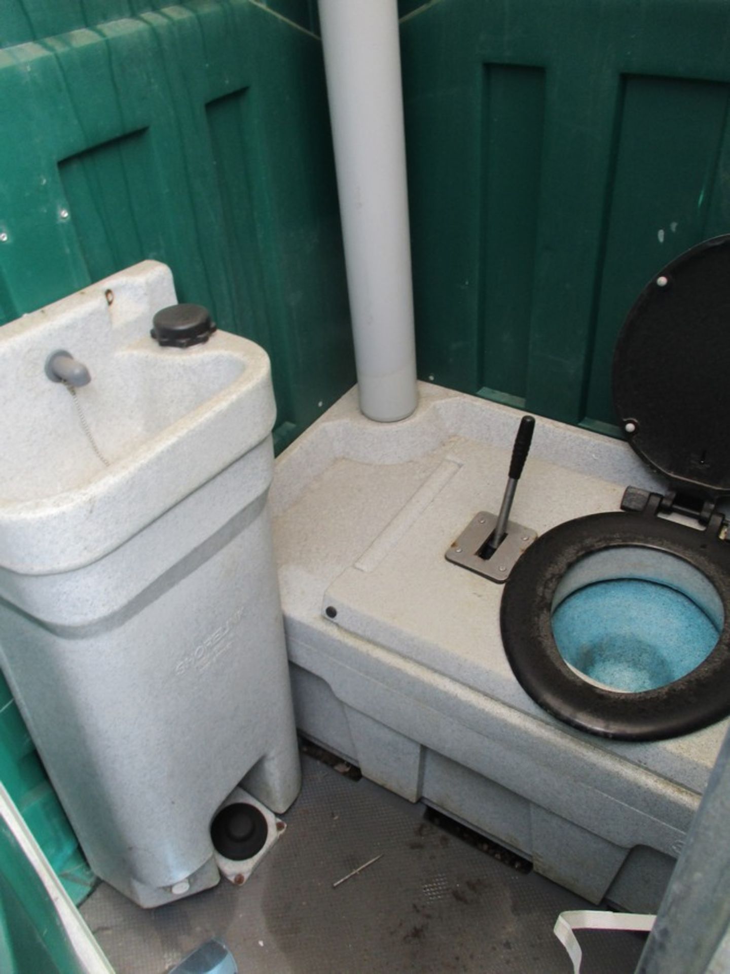 PORTABLE TOILET - Bild 2 aus 2