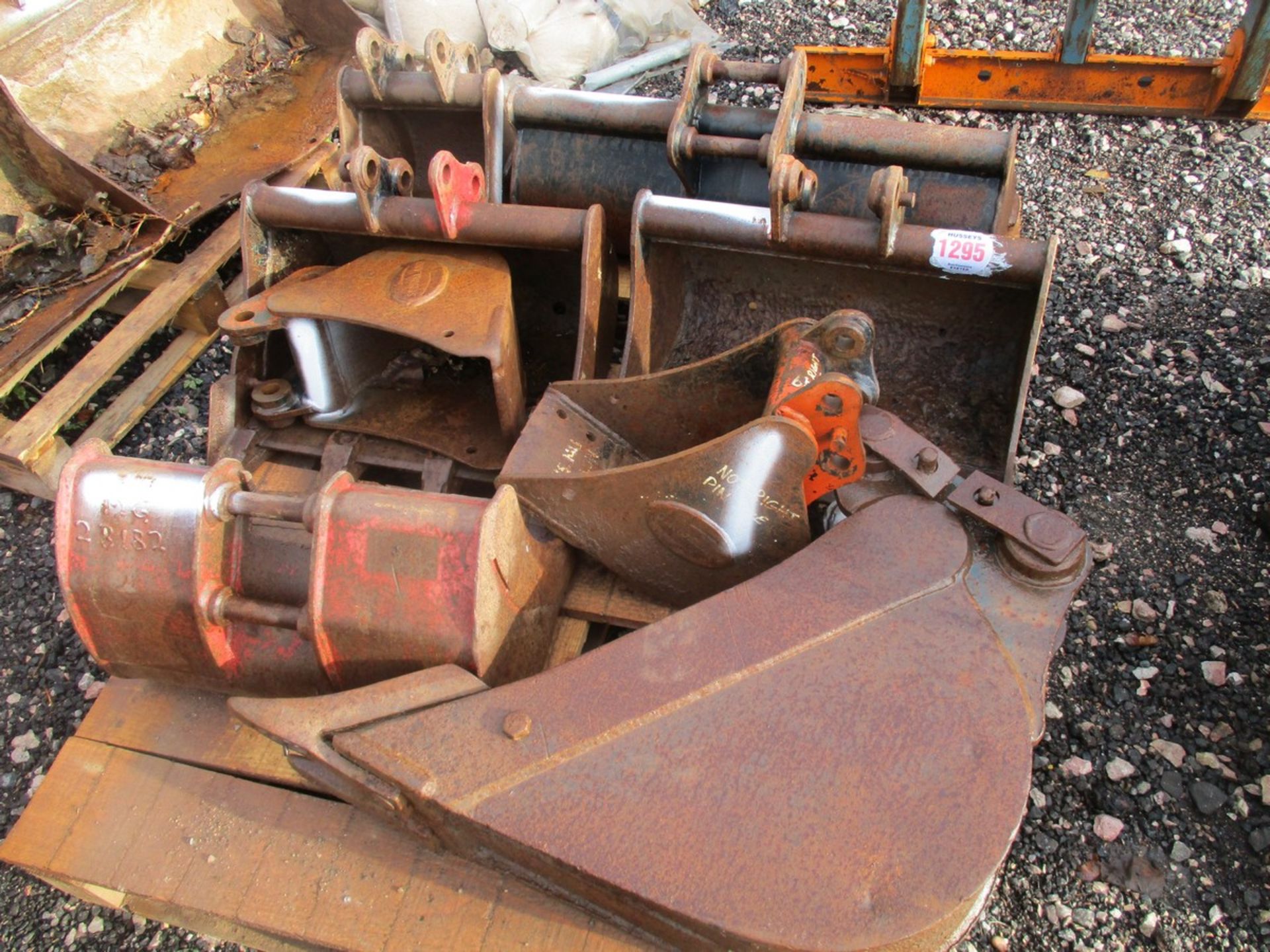 PALLET OF ASSTD DIGGER BUCKETS