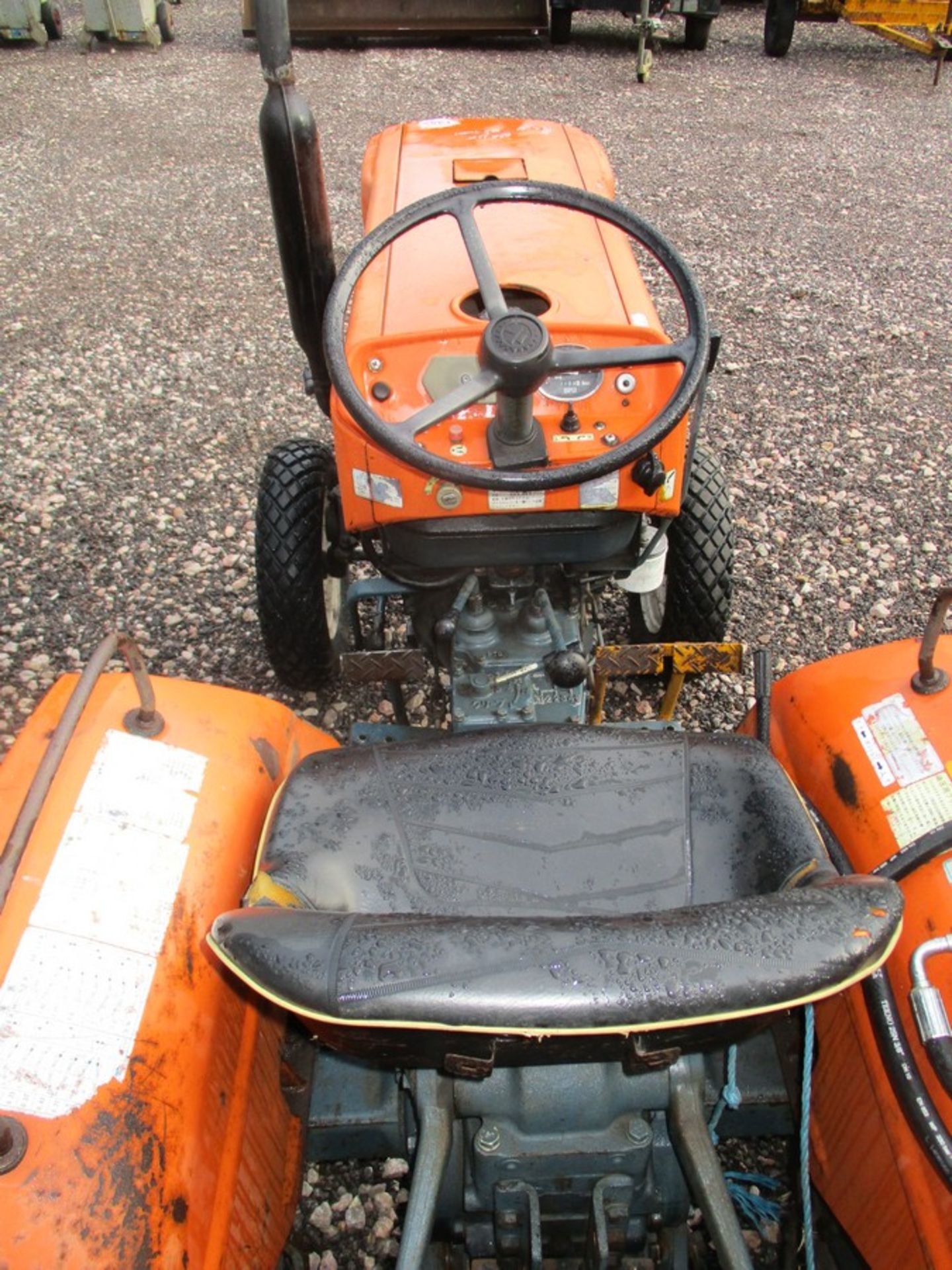 KUBOTA L2201 COMPACT TRACTOR (1100HRS) - Image 4 of 5