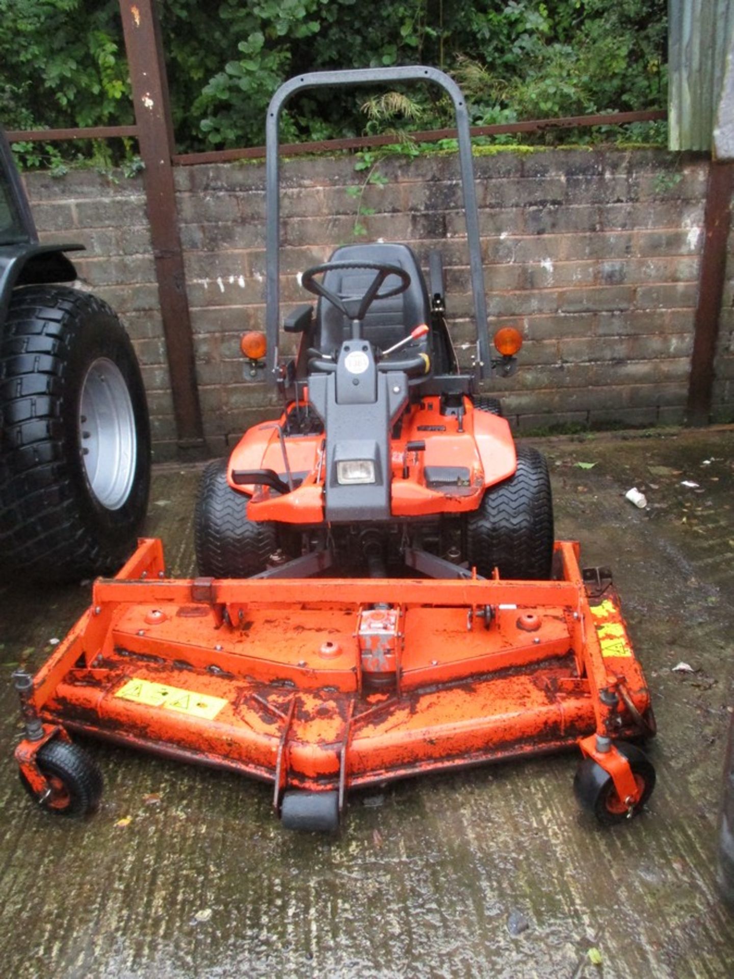 KUBOTA F3060 OUTFRONT MOWER 1760HRS