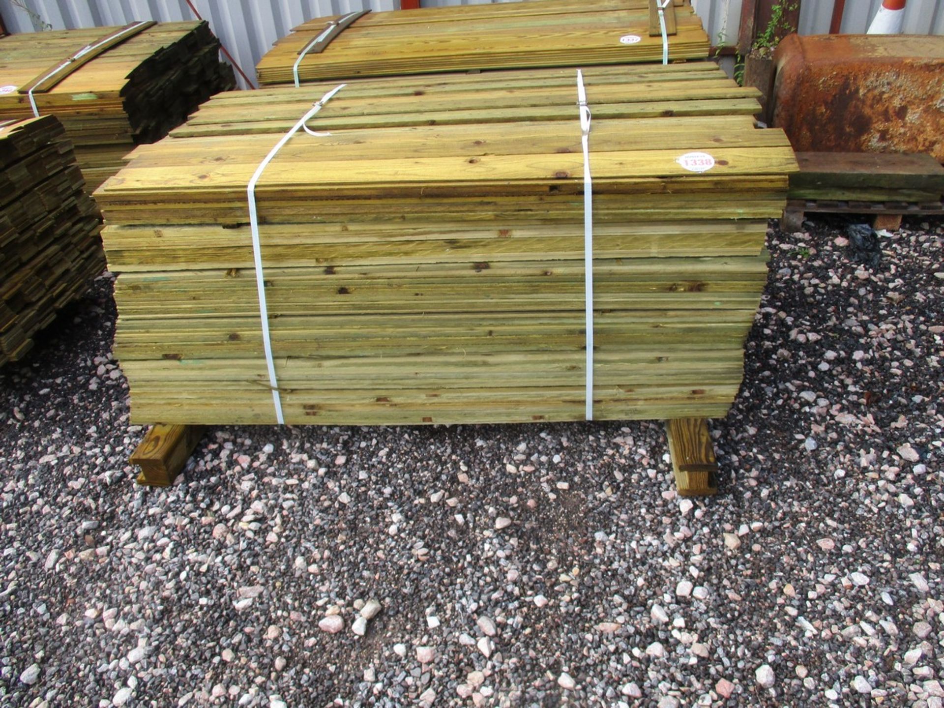 PALLET OF FEATHER EDGE BOARDING