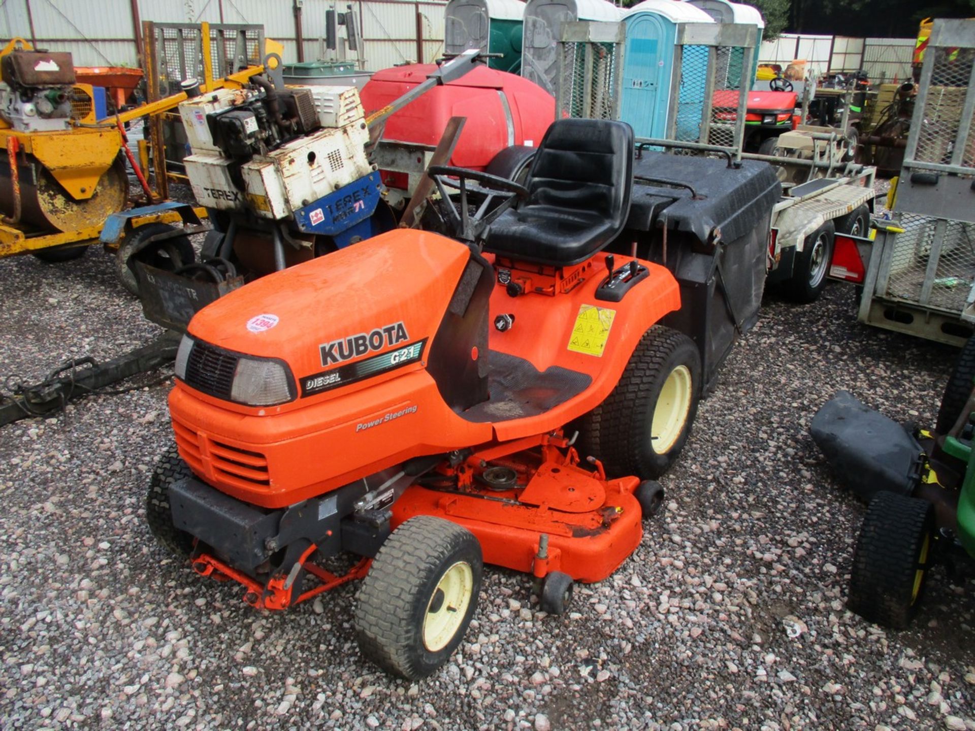 KUBOTA G21 DIESEL MID MOUNTED MOWER C/W COLLECTOR (KEY)