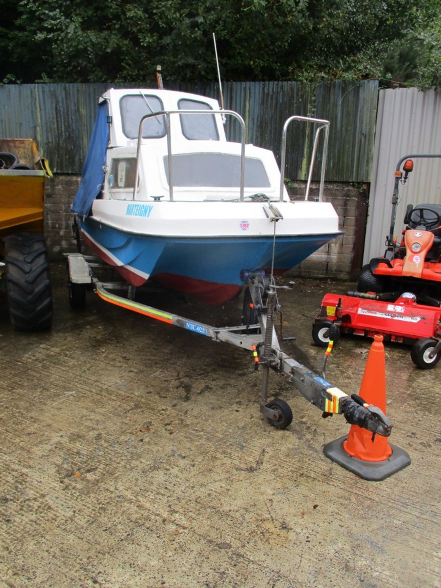 WILSON FLYER 17FT FISHER C/W 2014 MARINER 40HP OUTBOARD, BRAKED TRAILER WITH HUB WASH, SHIP TO