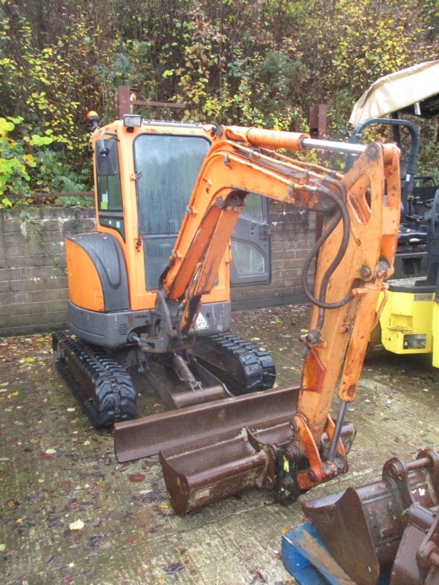 DOOSAN DX27 Z EXCAVATOR C/W 4 BUCKETS 2008 RDD - Image 2 of 7