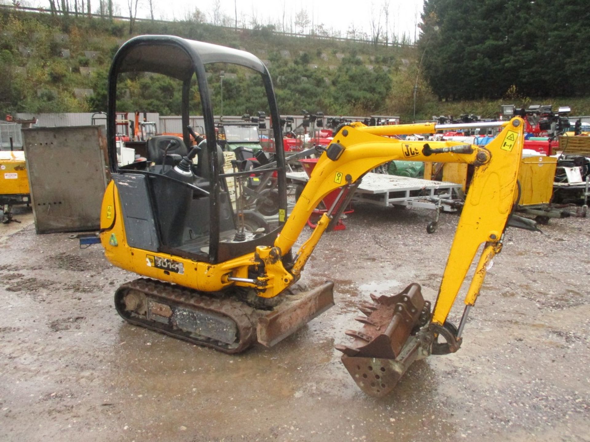 JCB 8014 C/W 3 BUCKETS (2190 HOURS) 2005 - Image 2 of 6