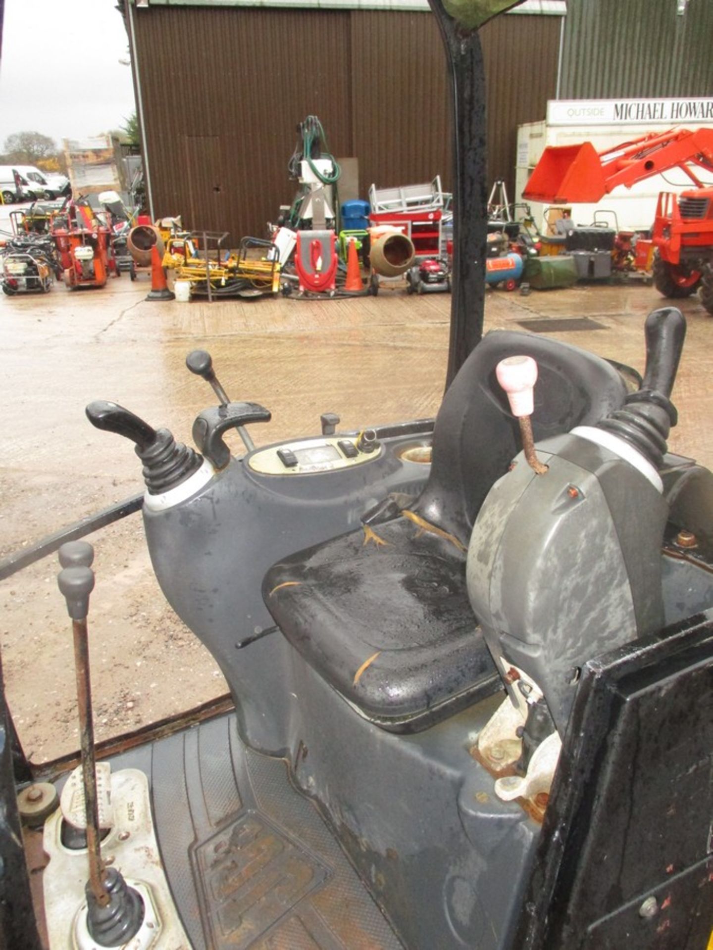 JCB 8014 C/W 3 BUCKETS (2190 HOURS) 2005 - Image 6 of 6