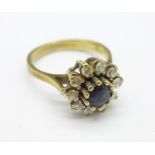 A 9ct gold cluster ring, 3.