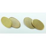 A pair of 9ct gold cufflinks, 6.