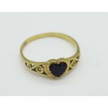 A 9ct gold heart shaped ring, 1.