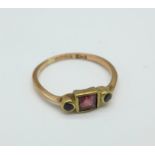 A 9ct gold and three stone garnet ring, 1.