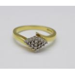 An 18ct gold, diamond cluster ring, 4.
