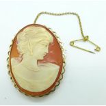 A 9ct gold cameo brooch, 8.