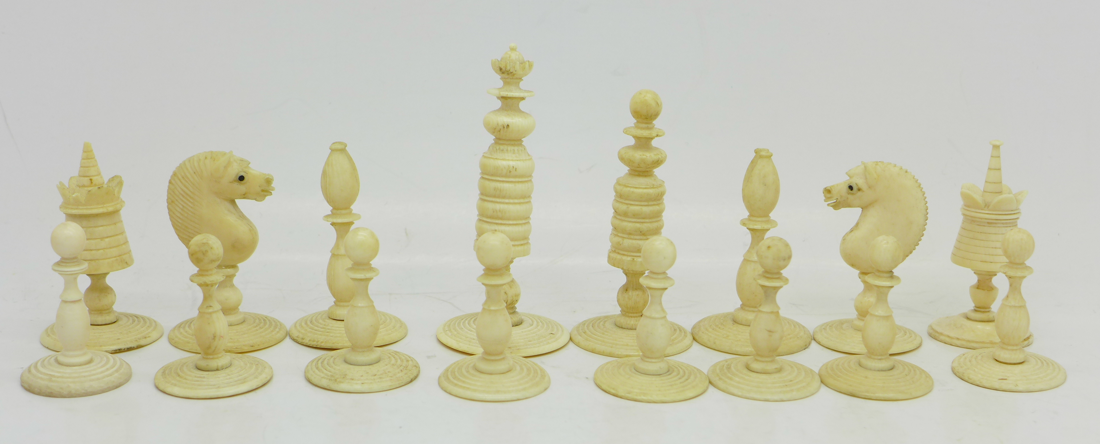 A chess set, (three replacement bases, two red, - Image 3 of 3