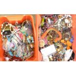 Costume jewellery, total weight 16.