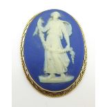 A 9ct gold framed Wedgwood plaque brooch or pendant,