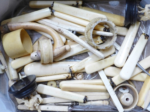 Bone backed brushes and other carved bone items - Image 4 of 4