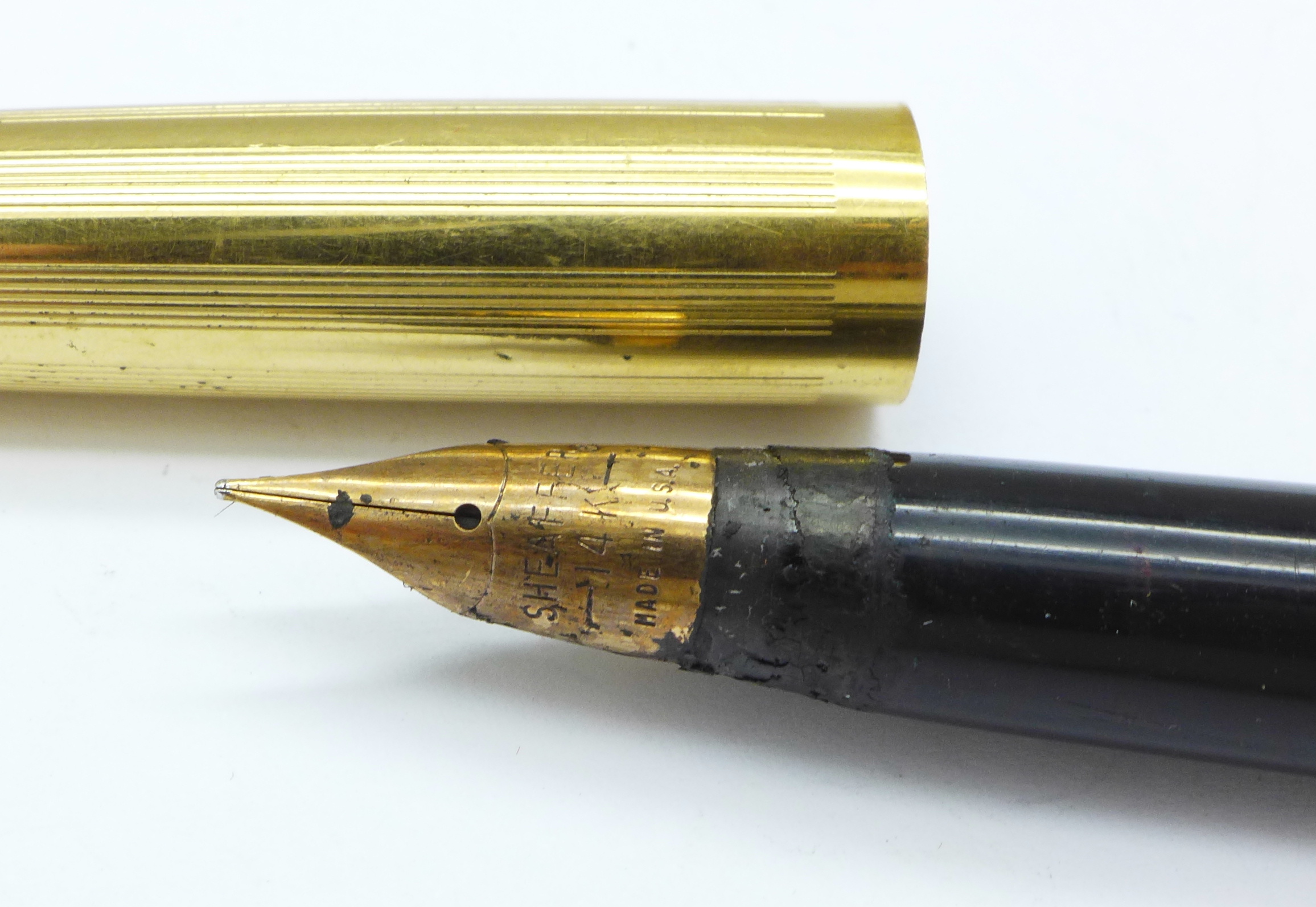 A Sheaffer ink pen with 14k gold nib - Image 7 of 10