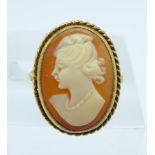 A 9ct gold cameo ring, 3.