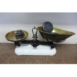 A set of Avery kitchen scales with weights