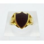 An 18ct gold ring, 6g,