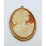 A 9ct gold mounted cameo brooch/pendant, 7.