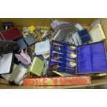 Costume jewellery, jewellery boxes, etc.