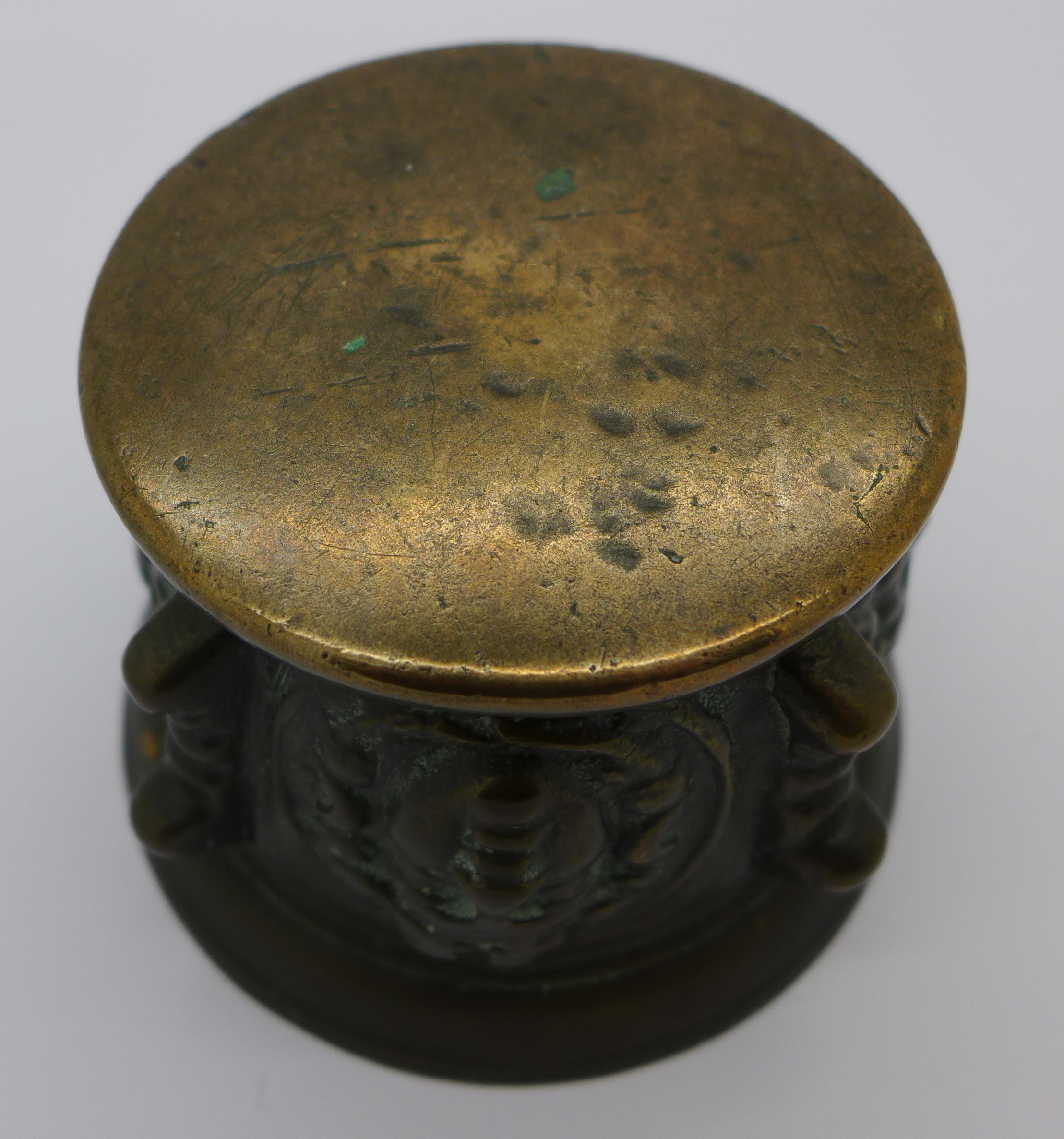 An Italian 18th Century bronze mortar with Medusa masks - Image 3 of 3