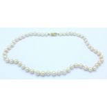 A 9ct gold mounted pearl necklace