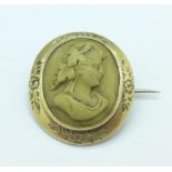 A yellow metal lava cameo brooch/pendant,