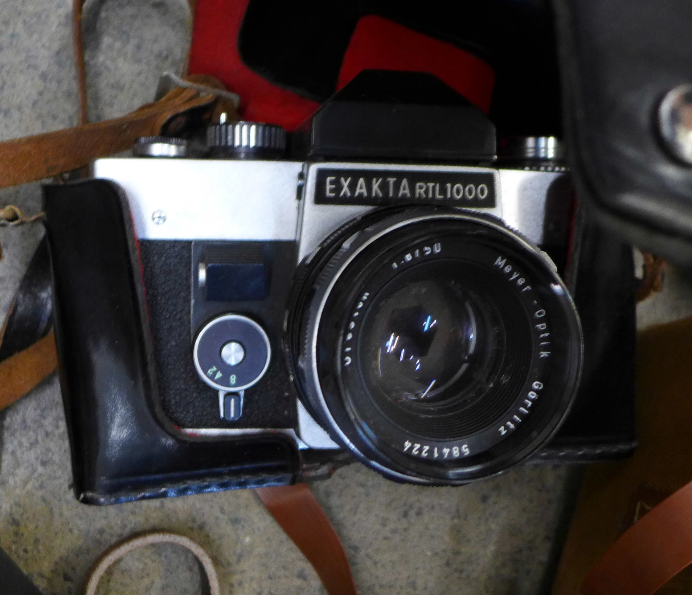 A collection of cameras including Exakta, Bella, Polaroid, Zenit, etc. - Image 3 of 4