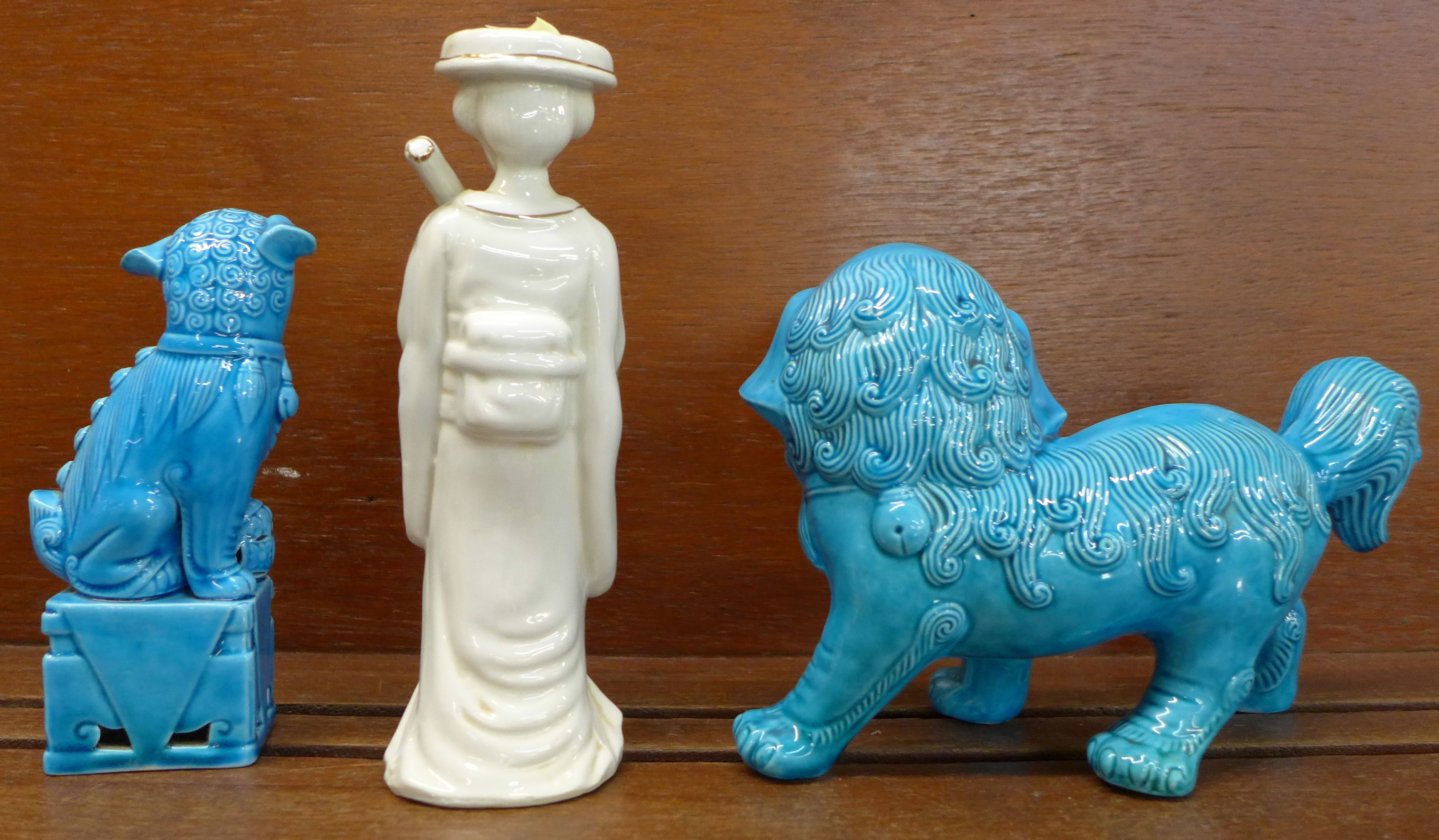 Two blue oriental temple dogs and a figure of a Geisha - Image 2 of 2