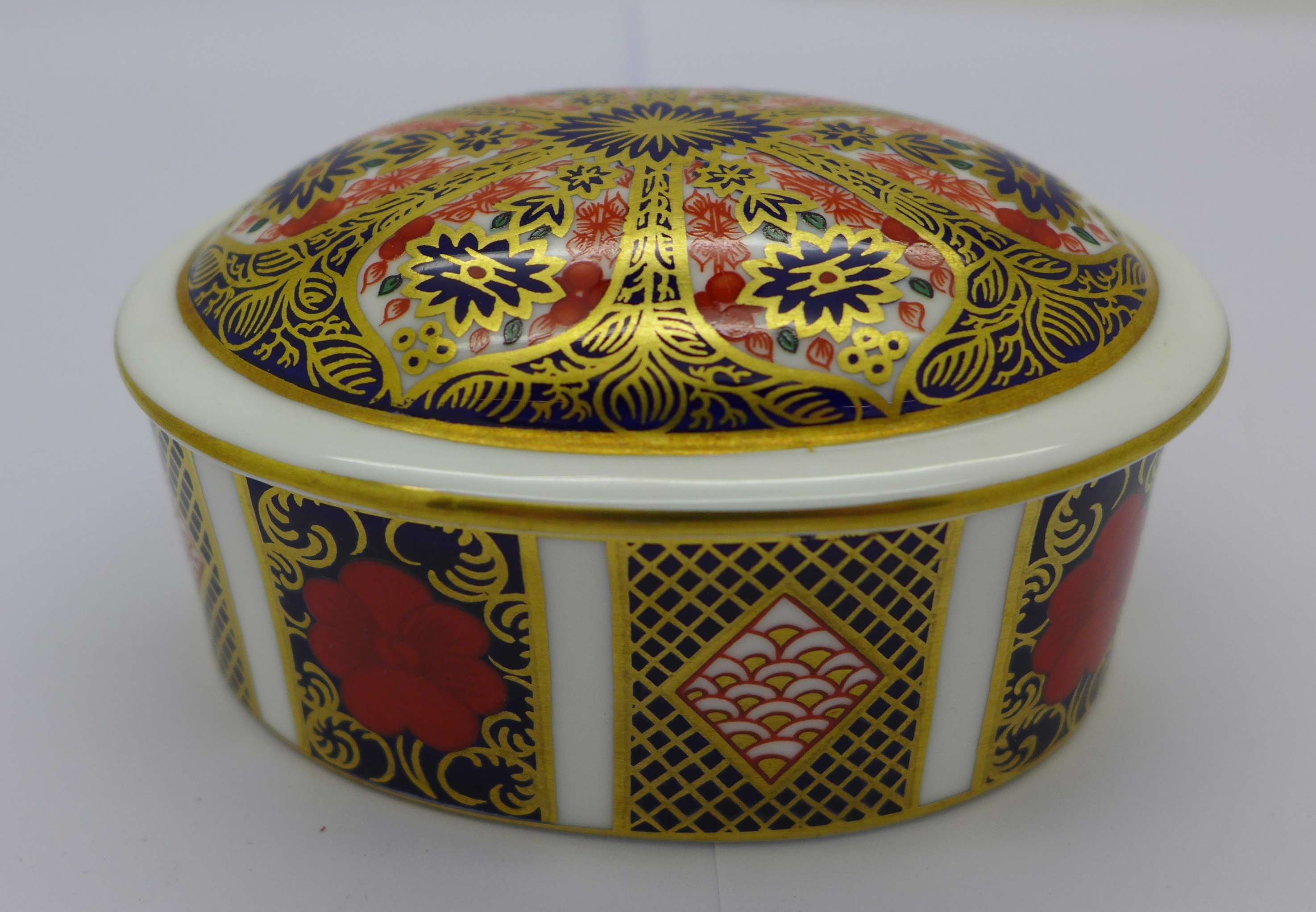 A Royal Crown Derby trinket box,