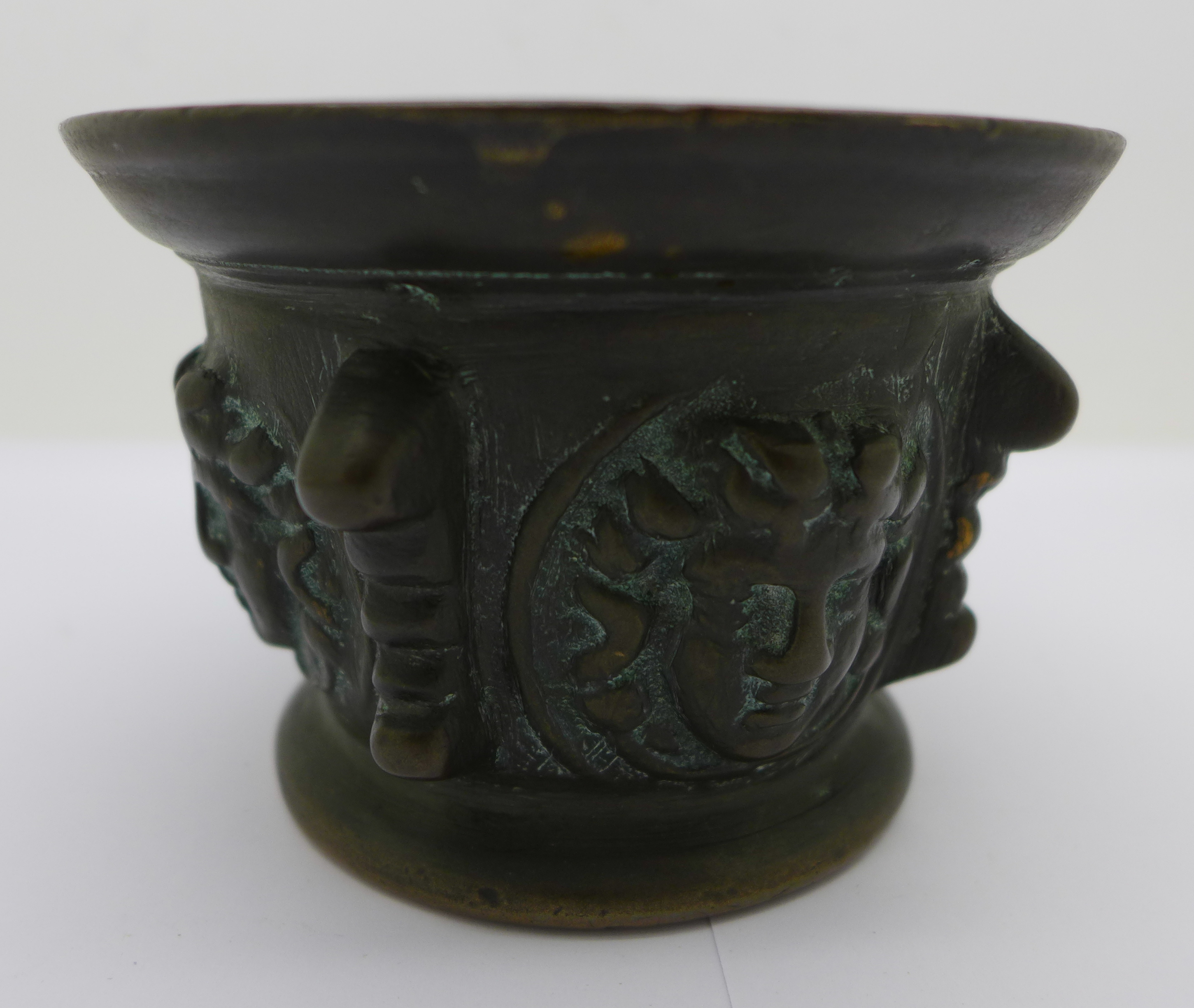 An Italian 18th Century bronze mortar with Medusa masks - Image 2 of 3