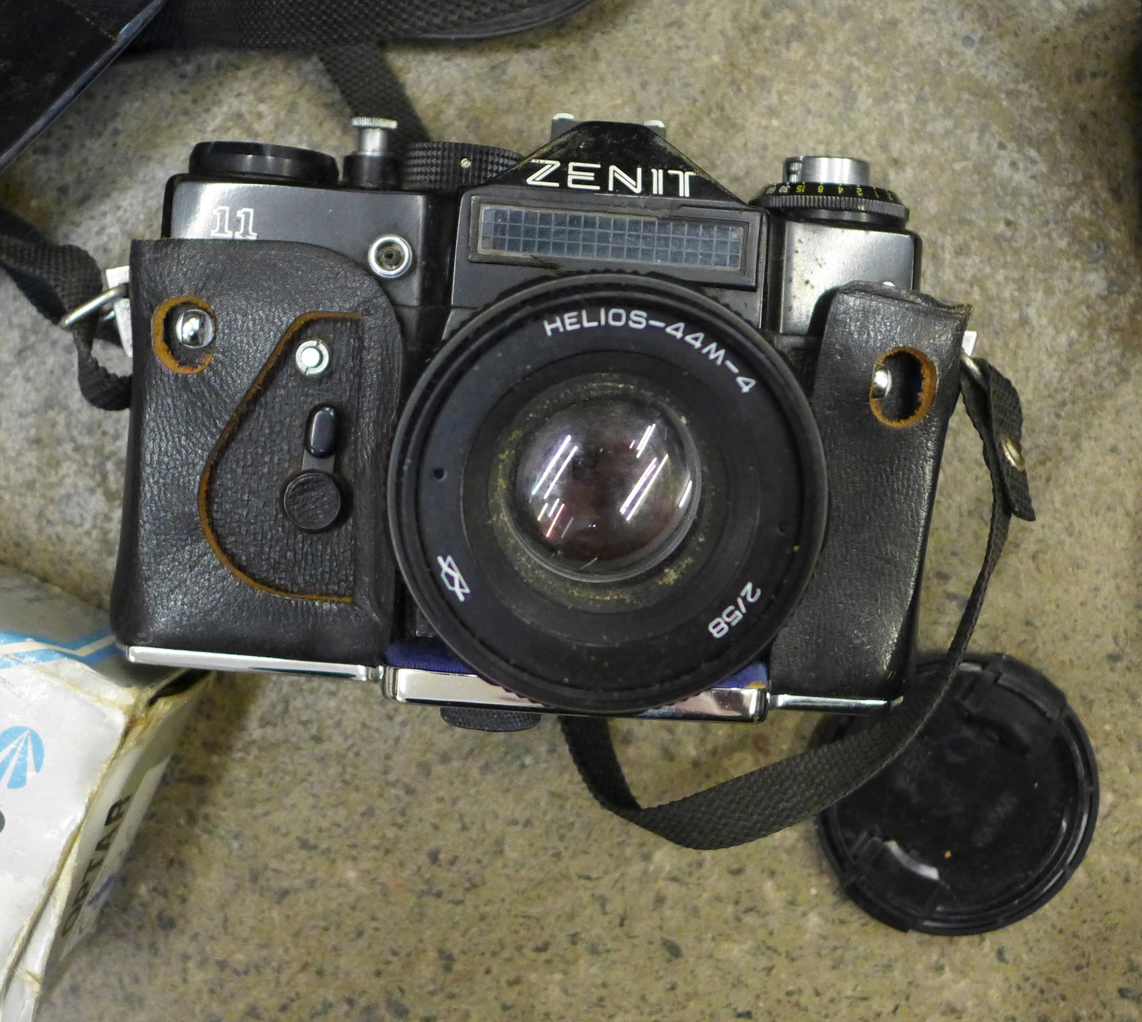 A collection of cameras including Exakta, Bella, Polaroid, Zenit, etc. - Image 4 of 4
