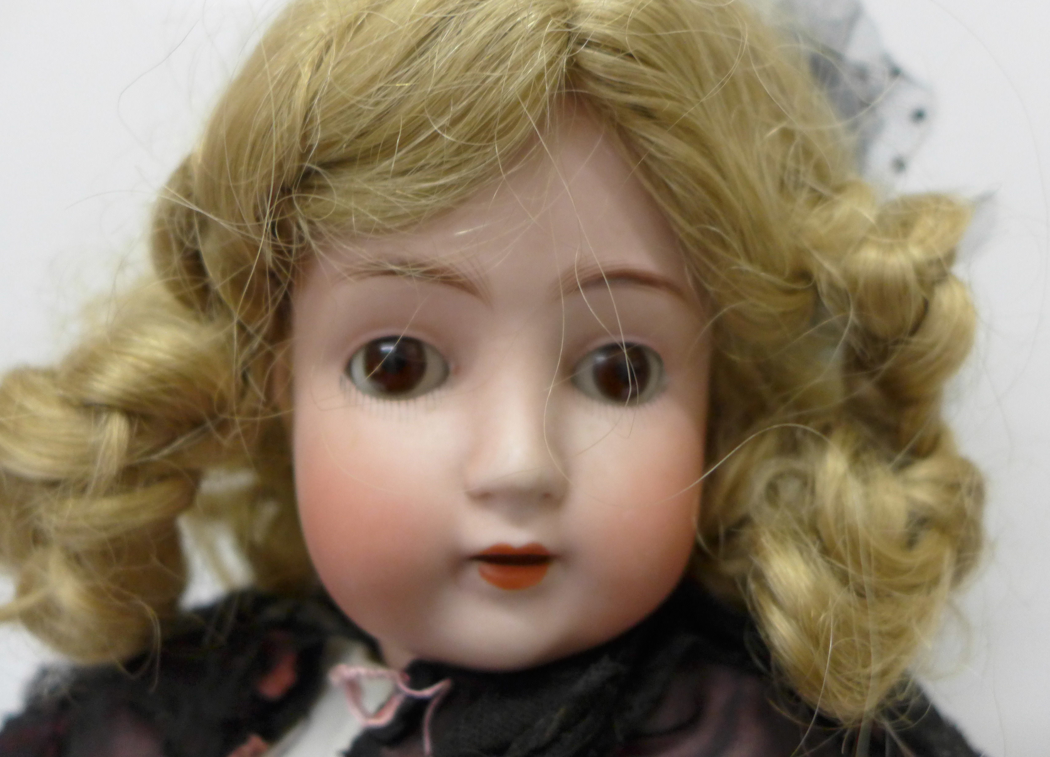 An AB 1362 German doll in original clothes, also marked 2¼, - Image 2 of 5