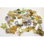 Assorted brooches