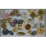 Assorted costume brooches